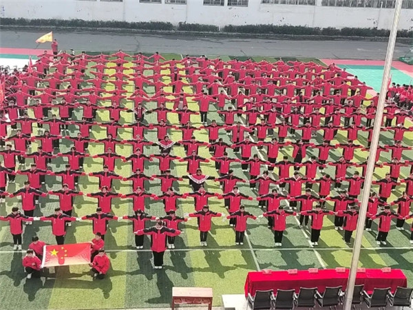 寒冻镇:体操展风采,运动促健康