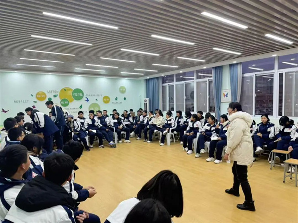 善待自己 快乐生活——驻马店市第二高级中学心理团体辅导课