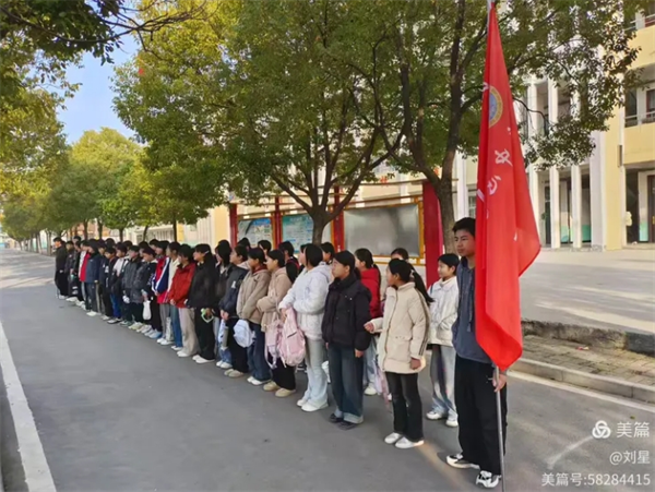 春“锋”送暖,话爱于行—正阳县吕河中心学校“学雷锋践