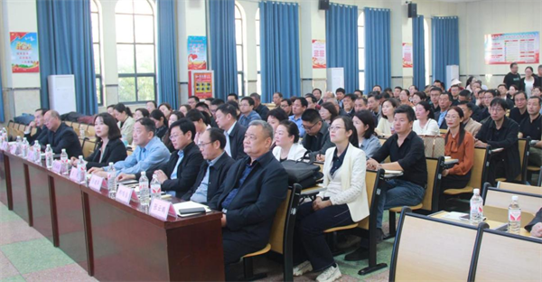 驻马店市驿城区教育局召开中学“课改·阅读·写字·校本教