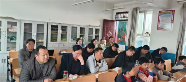 正阳县西严店学区2025年小学主题班会“大比武”活动