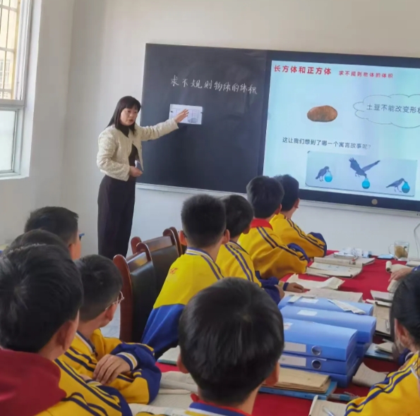 正阳五小数学教研之《求不规则物体的体积》教学实践