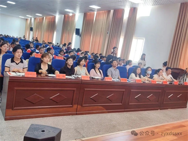 正阳县第十四小学第六届红色经典诵读比赛暨六一文艺汇演（一年级）