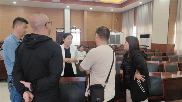 走进高效课堂,共育出彩人生——我校2025级第一期“家长进课堂”活动