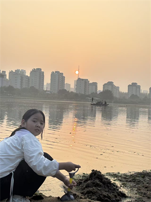 一湖澄澈照古今