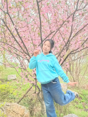 《她感动了》